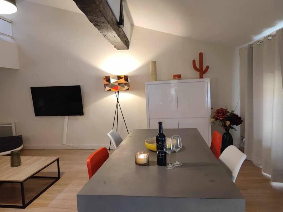 Charme De Victor Conciergeriedamecarcas Apartamento Carcassonne Exterior foto